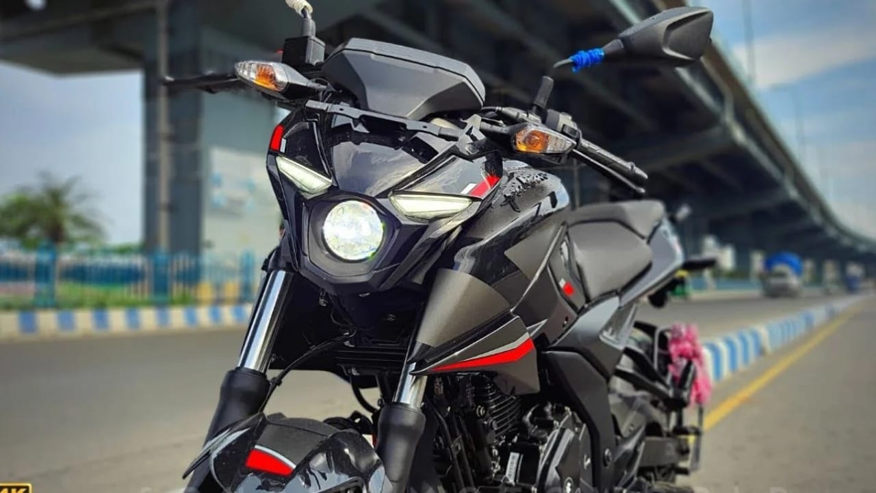Bajaj Pulsar N160 1